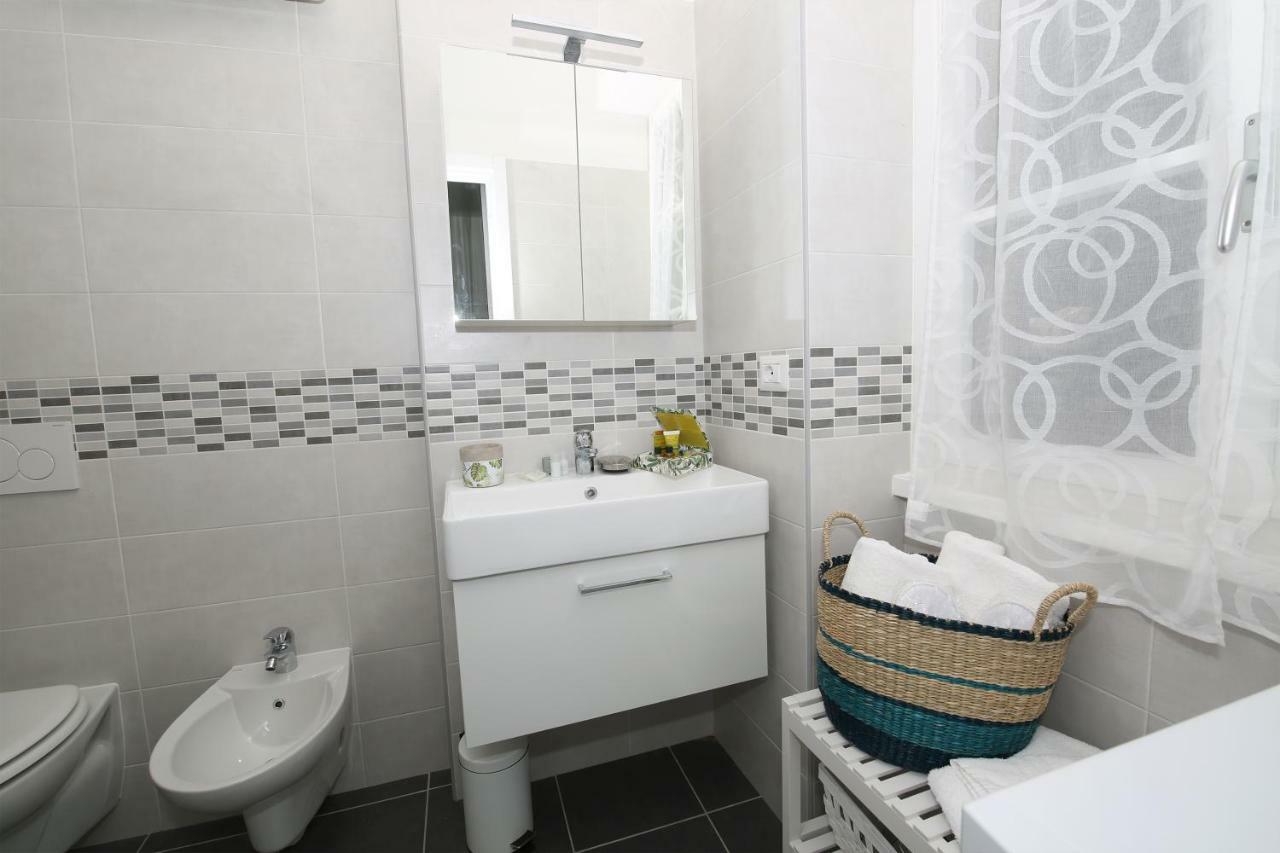 Apartment A Lago Private Beach And Parking Oliveto Lario Exterior foto